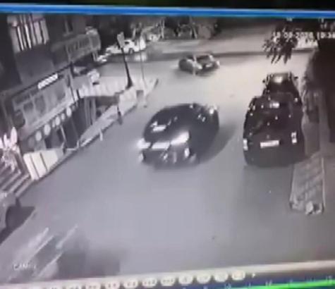Üsküdar’da motokuryenin ağır yaralandığı kaza kamerada
