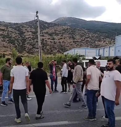 Yeşilyurt köylüleri kavşağın ışıklandırılmasını isteyip yol kapattı