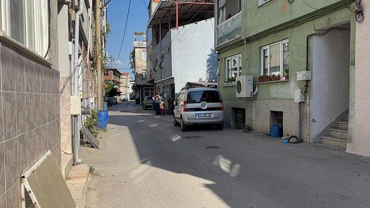 Yakınlarının haber alamadığı çift evlerinde ölü bulundu