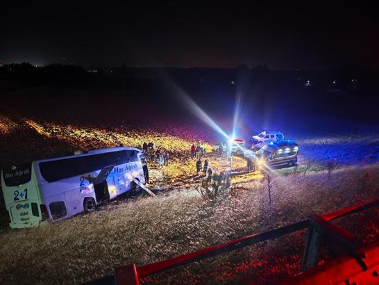 Amasya’da yolcu otobüsü şarampole uçtu: 2'si ağır 24 yaralı