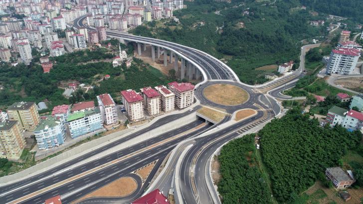 Dağlar deliniyor sahil yolu nefes alıyor; 54 kilometrelik güzergaha 3 şeritli yol