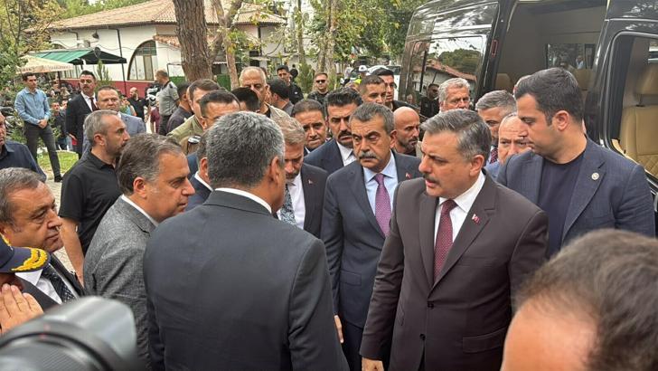 Manisa'da okul yakınında silahla ateş açıldı; 11 yaralı (2)