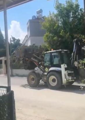 Trafikte yük taşıyan kepçenin operatörüne para cezası