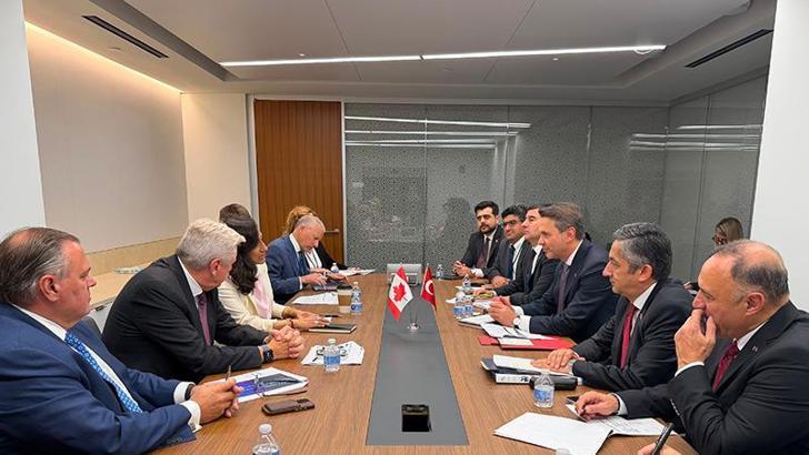 Bakan Bayraktar, Kanada Dışişleri Bakanı Anand ile görüştü