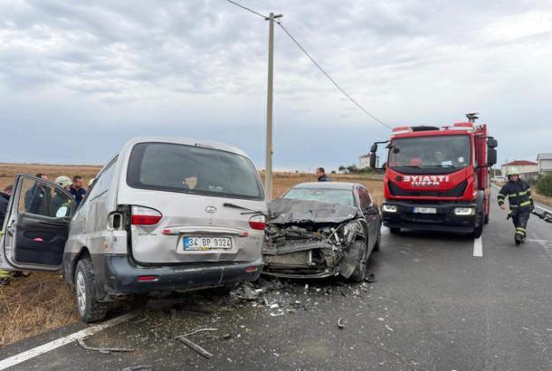 Tekirdağ'da otomobille minibüs çarpıştı: 2'si çocuk, 6 yaralı