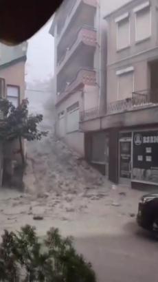 Sinop’ta sağanak sonrası yollar göle döndü