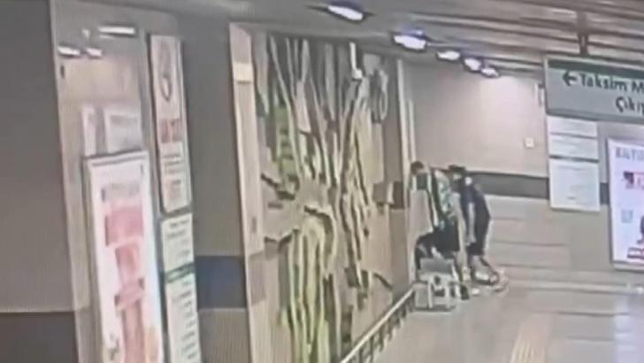 Beyoğlu’nda metroda uyuyan kişinin cep telefonunu çalan şüpheli yakalandı