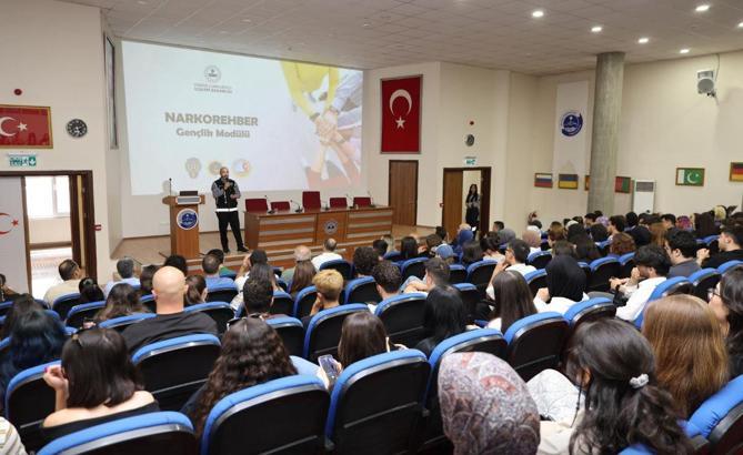 ERÜ Turizm Fakültesi'nde 'Bağımlılıkla Mücadele ve Siber Güvenlik' semineri