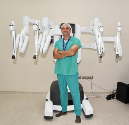 'Robotik cerrahinin önemli özelliğinin başında, büyük bir kesi yapılmadan, vücuda girilebilmesi geliyor'