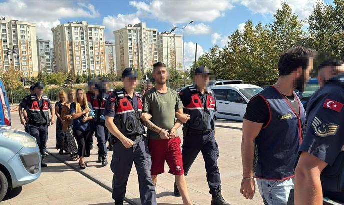 JASAT'ın operasyonunda aranan şüpheliler uyuşturucuyla yakalandı; 5 tutuklama