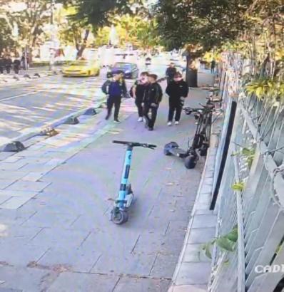 Üsküdar'da otomobile çarptıktan sonra kaldırıma çıkan araç öğrencilere çarptı: 4 yaralı