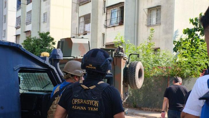 Yakalanacağını anlayan şüpheli, elinde el bombası ile kendisini eve kilitledi