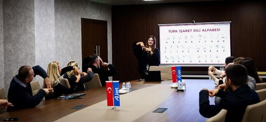 AJET’ten kabin memurlarına işaret dili eğitimi