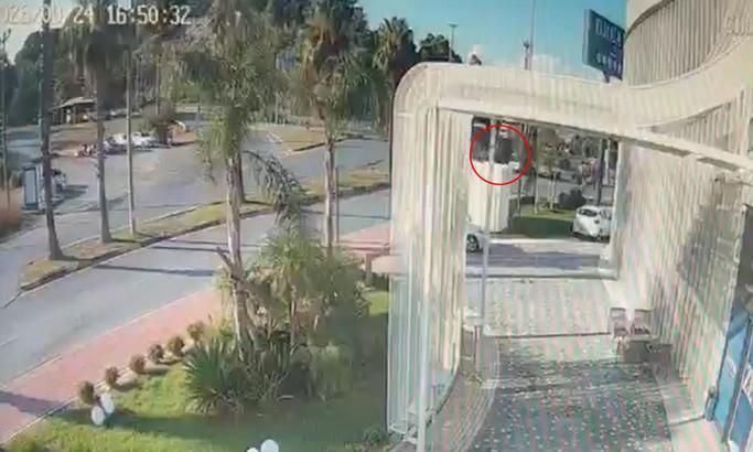 Antalya'da üç aracın karıştığı zincirleme kaza kamerada: 15 yaralı / Ek Fotoğraf