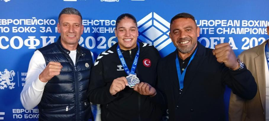 Avrupa Boks Şampiyonası'nda dereceye giren milliler madalyalarını aldı