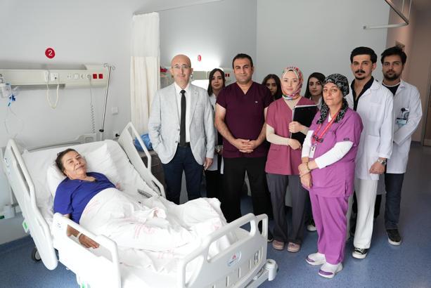 Karnından 15 kilo kitle çıkarıldı