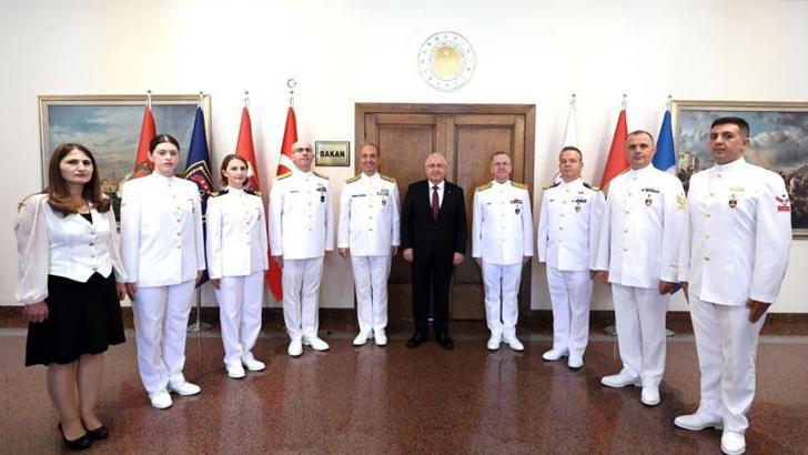 Bakan Güler, Deniz Kuvvetleri Komutanı Tatlıoğlu ile bir araya geldi
