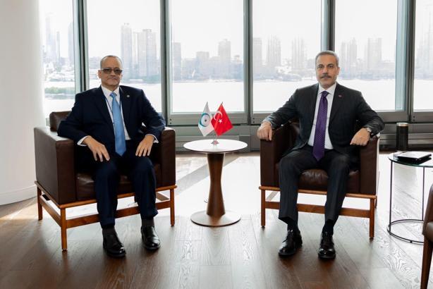 Bakan Fidan, İİT Genel Sekreteri Ahmed ile bir araya geldi