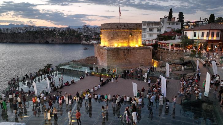 Hıdırlık Kulesi’nde Zefir Trio konseri