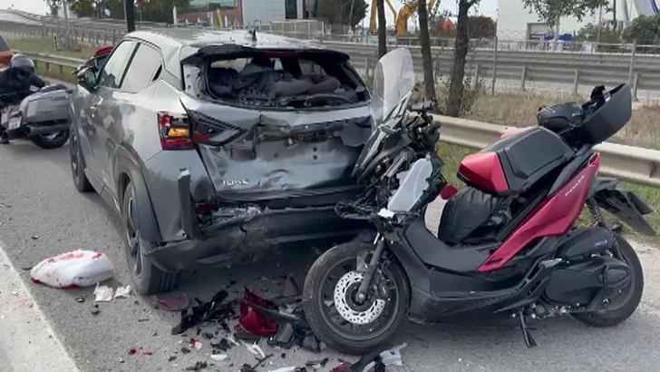 Tuzla TEM Otoyolu’nda emniyet şeridinde duran otomobile çarpan motosikletli polis yaralandı