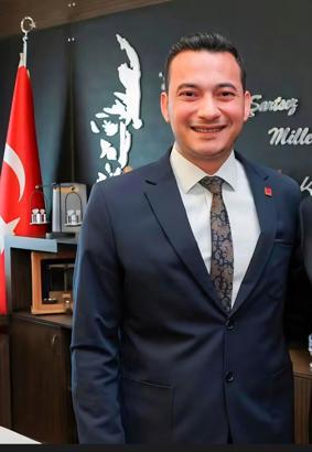 Serik YENİ Parti'de Turhat güven tazeledi