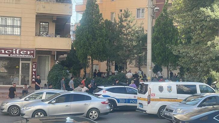 Evinde arkadaşını öldürüp, intihar etti