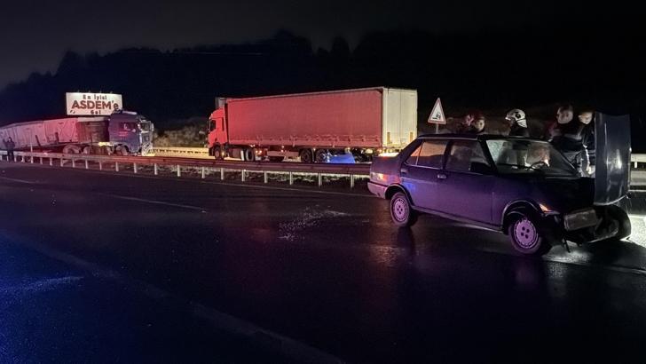 Kütahya’da bariyerleri aşan TIR karşı yöne geçip kaza yaptı: 1 yaralı