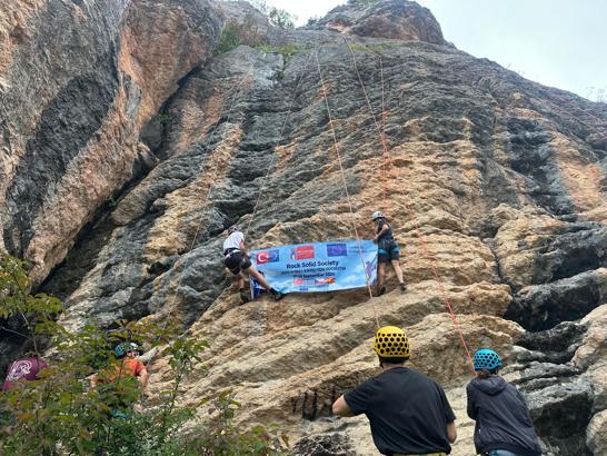 Trabzon’da 4 ülkeden gençleri buluşturan kaya tırmanışı