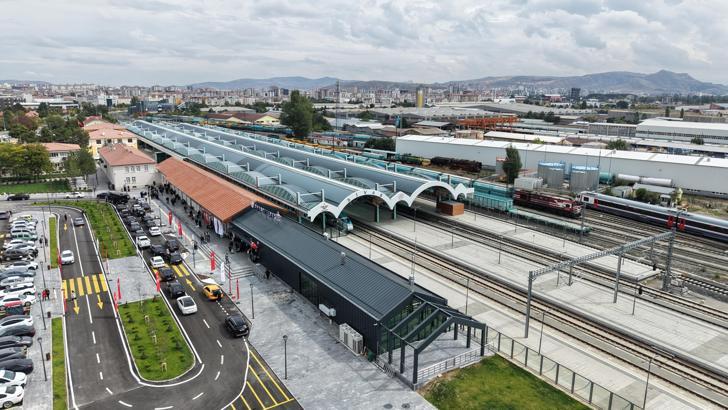 Sivas'ta yeni YHT Garı hizmete açıldı