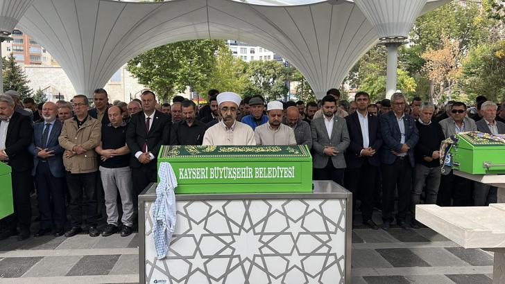 Babasının kucağındayken üzerine kaya parçası düşen Kaan, toprağa verildi