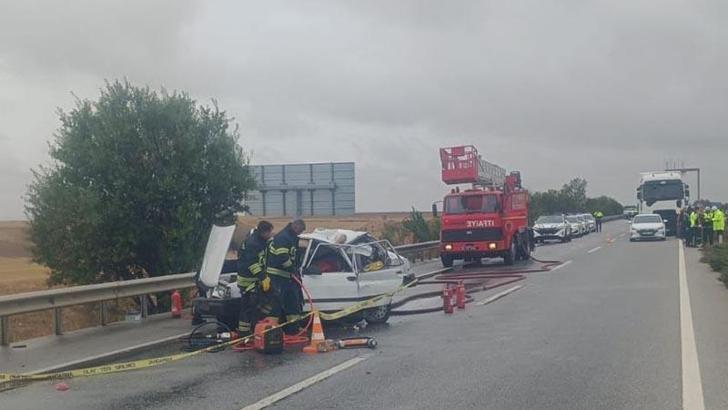 TIR, otomobile çarptı; 2 ölü