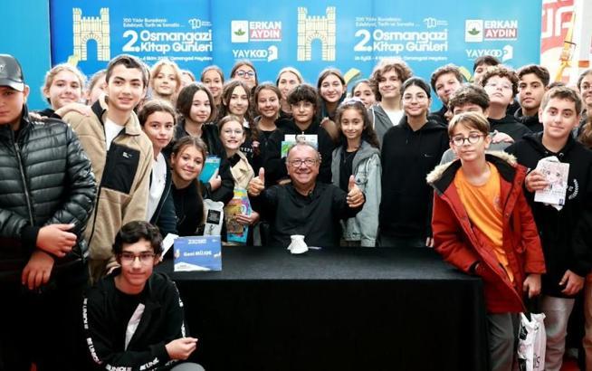 Gani Müjde, ‘Osmangazi Kitap Günleri’nde okurlarıyla buluştu