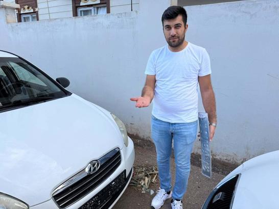 Temizlik yaparken otomobiline yorgun mermi isabet etti