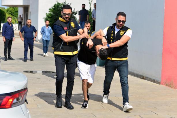 Yakalanmamak için polise tabancayla ateş edip, el bombasıyla direnen şüpheli tutuklandı