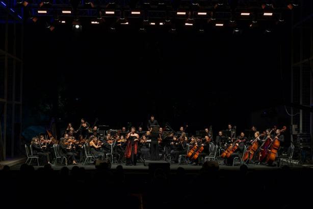 İzmir Oda Orkestrası yeni sezonu Zeytin Sahne'de açtı