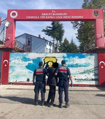 Aranan hükümlüyü jandarma yakaladı