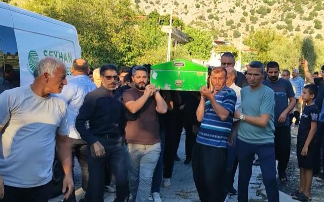 Otomobil ile çarpışan motosikletin sürücüsü öldü; kaza kamerada (2)