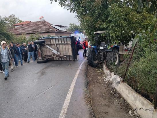 Balıkesir’de traktör römorku devrildi: 23 yaralı