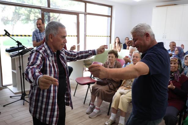 Mavi Ev alzheimer hastalarına ve yakınlarına moral oluyor