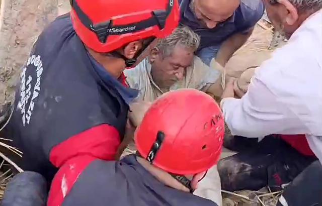 Ağrı'da çöken evin enkazı altında kalan kişi kurtarıldı