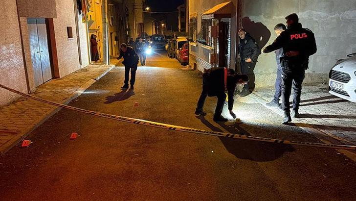 Husumetlisini evinin önünde pusu kurup silahla yaraladı