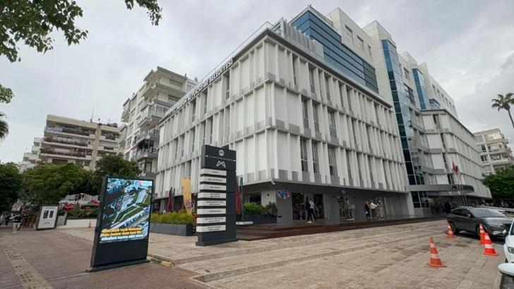 Mersin'de Büyükşehir ve 2 ilçe belediyesine operasyon; Vahap Seçer dahil, 59 gözaltı