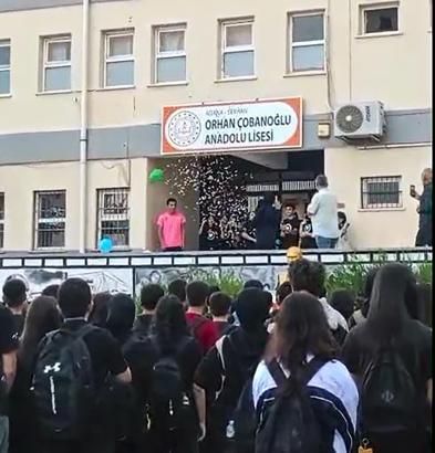 Tükürük bezi kanserini yenen Buse, okula yeniden döndü