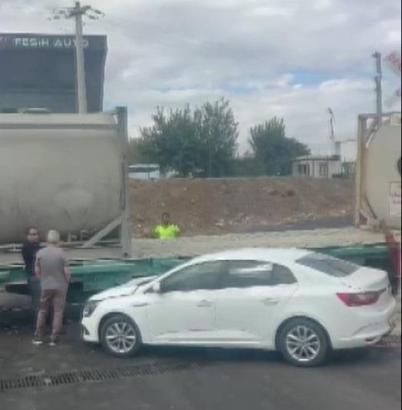 Diyarbakır’da tren, hemzemin geçitte otomobille çarpıştı