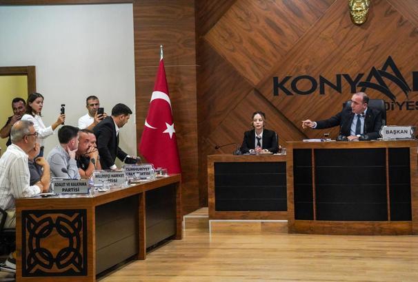 Konyaaltı Belediye Başkanı, CHP’den istifa etti (2)