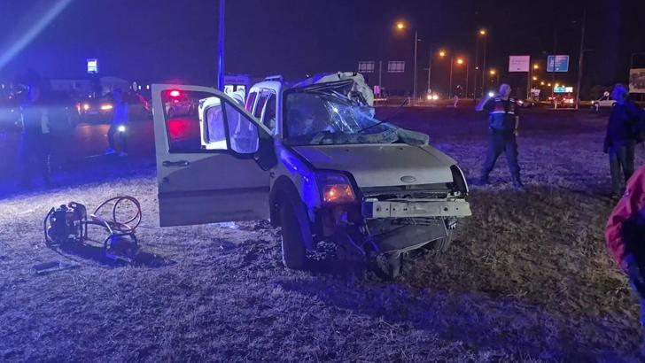 Otobüs ile çarpışan hafif ticari araçtaki karı-koca öldü; 3 yaralı