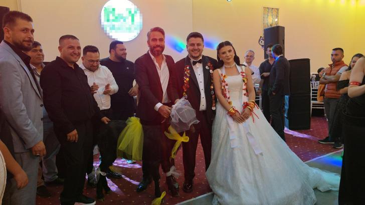 Adana'da düğünde gelin ve damada keçi hediye edildi