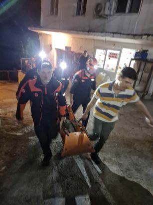 Milas’ta yürüyüş sırasında fenalaşan kişiyi AFAD ve jandarma ekipleri tahliye etti