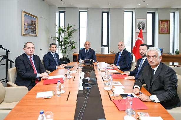 Bakan Ersoy, THY yönetimini kabul etti