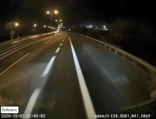 Silivri'de TIR ile otomobilin çarpıştığı kaza kamerada